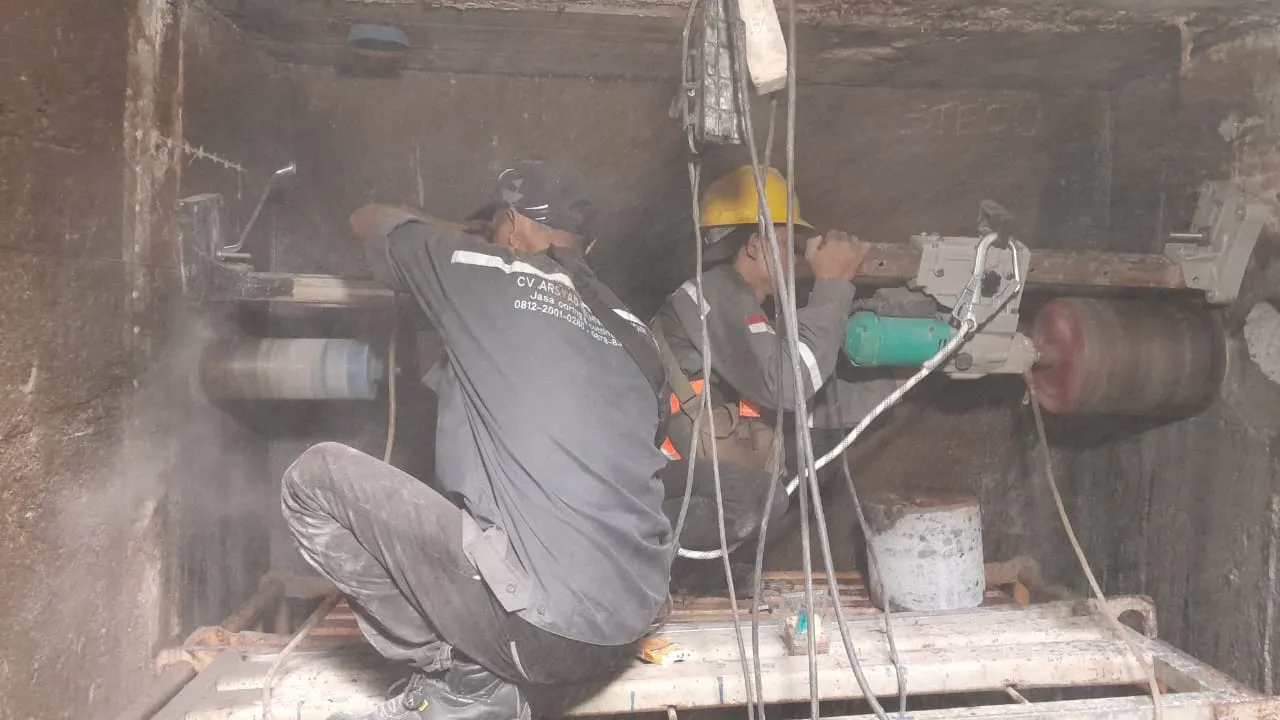 Solusi Pembuatan Jalur Pipa PDAM 20 Inch: Pengeboran Presisi dengan Metode Coring Beton